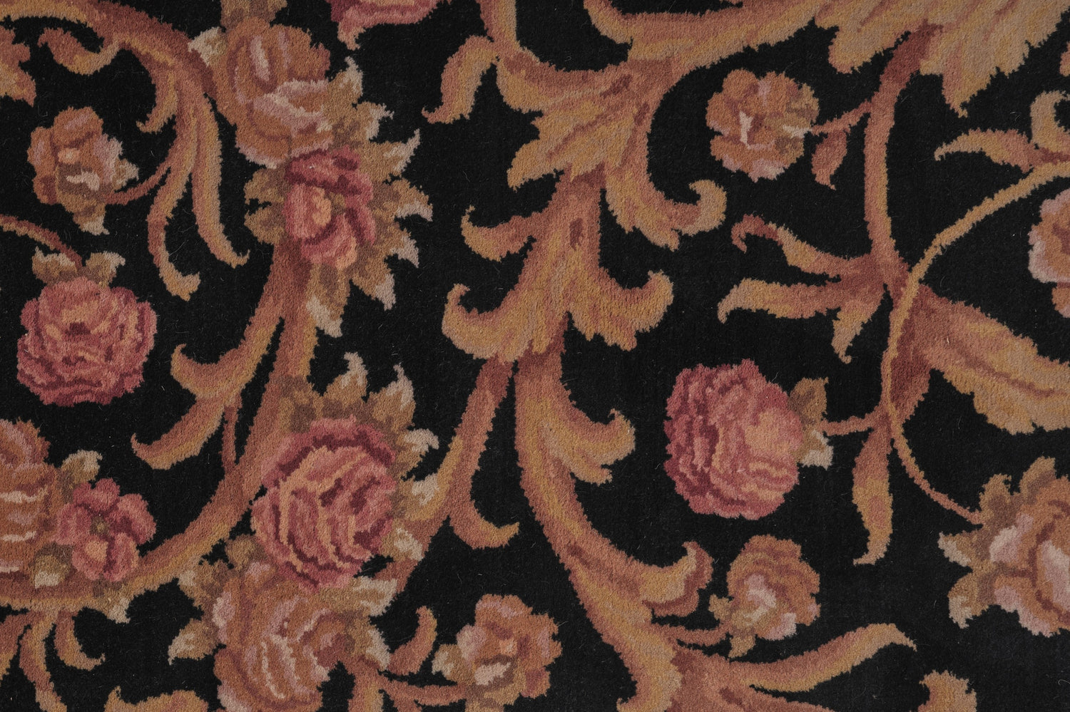 40067 Hand Knotted European Runner