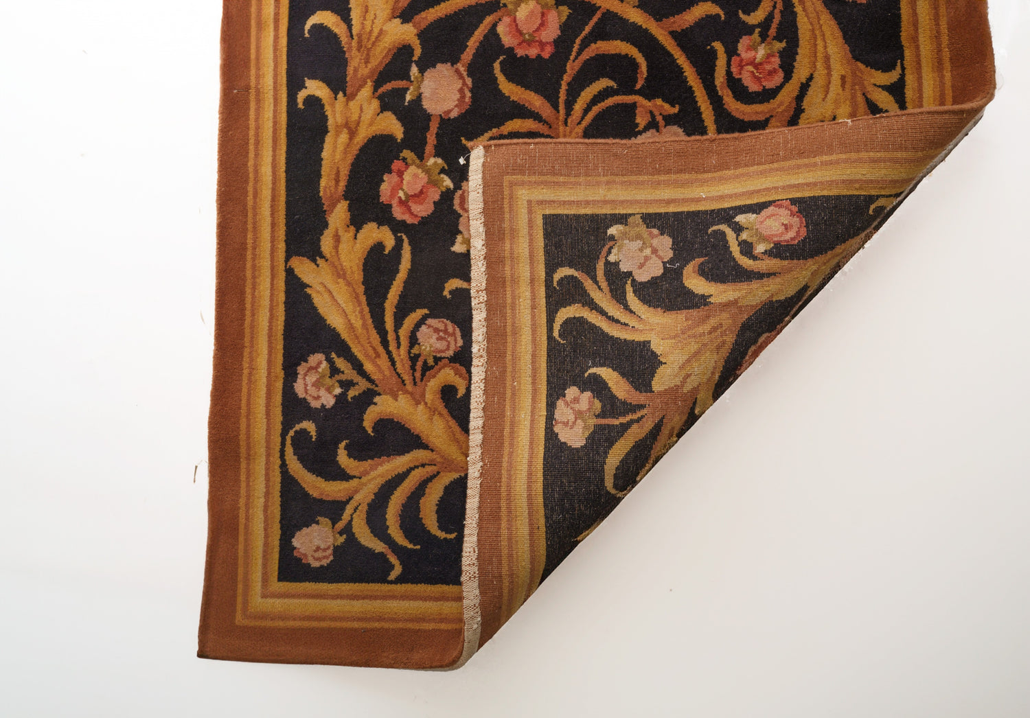 40085  Hand Knotted European Rug
