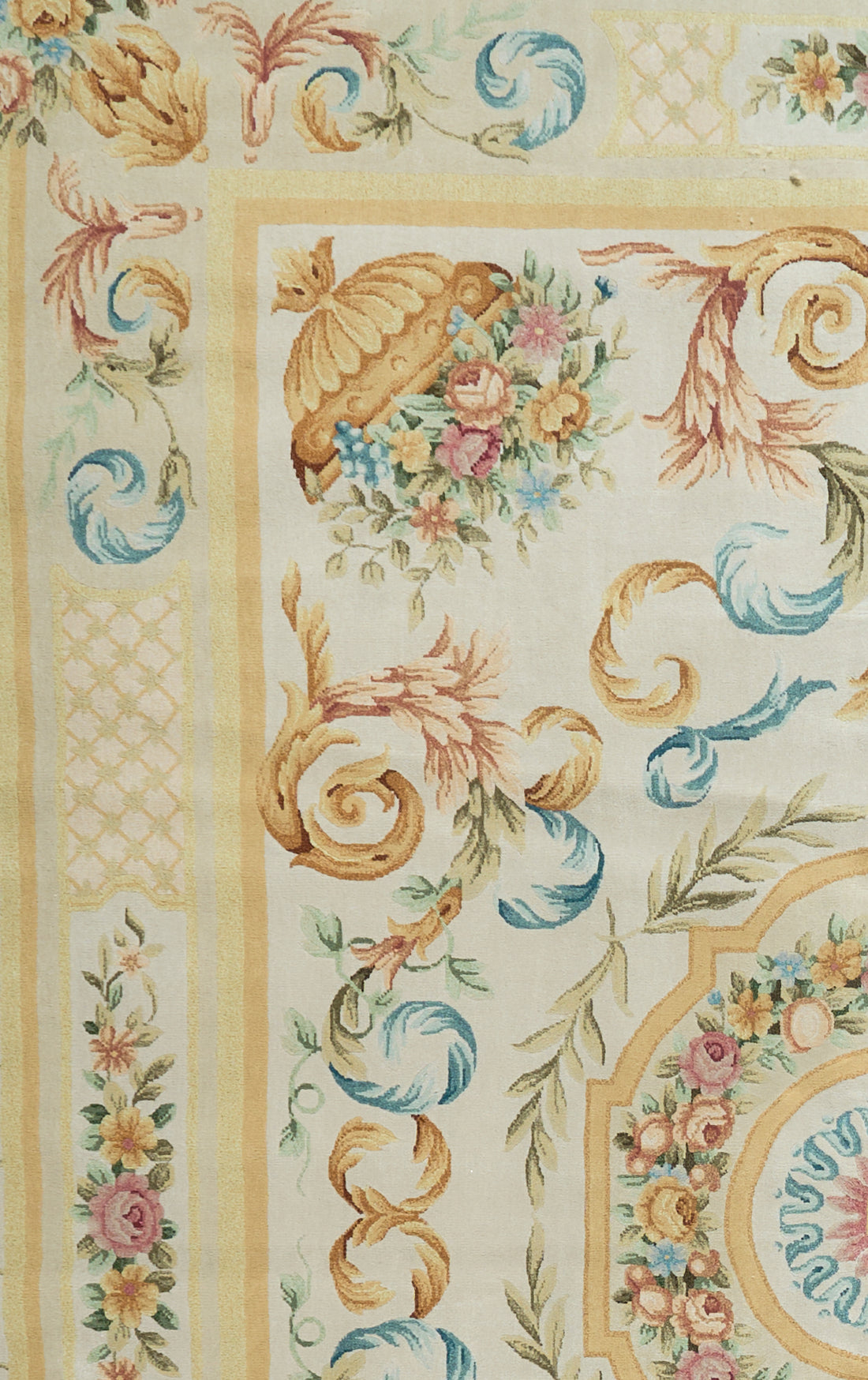 Hand Knotted Savonnerie Carpet - 8000