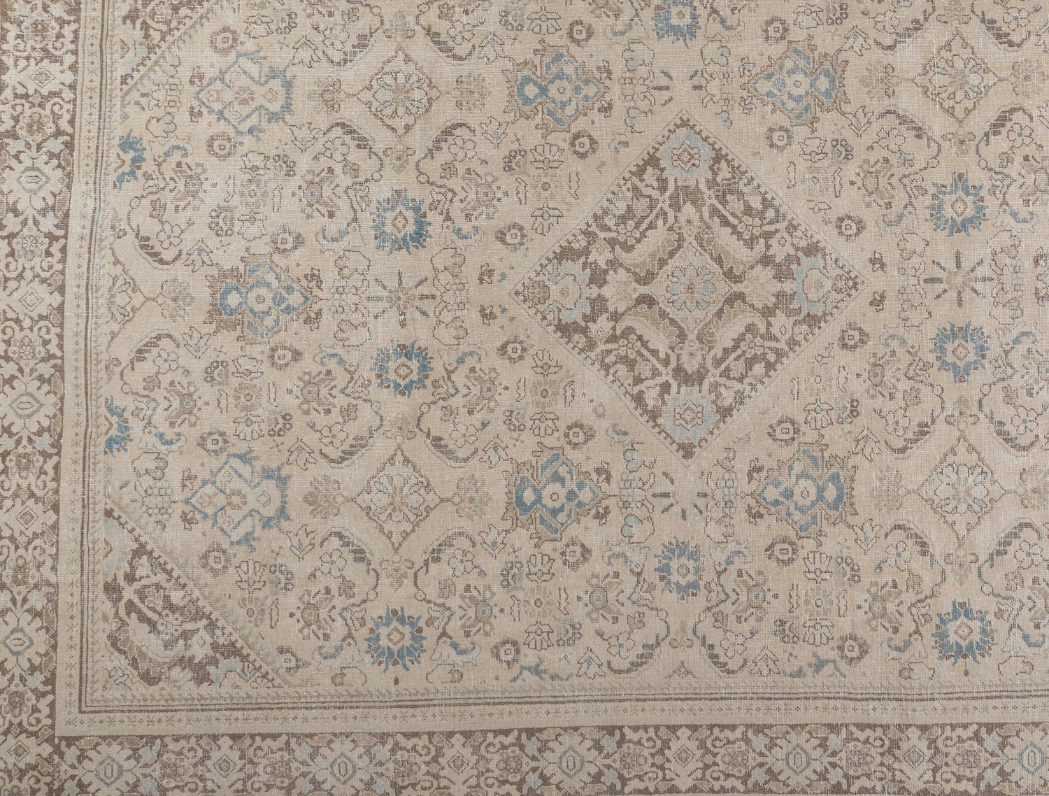 90079 Antique Persian Mahal Circa 1940