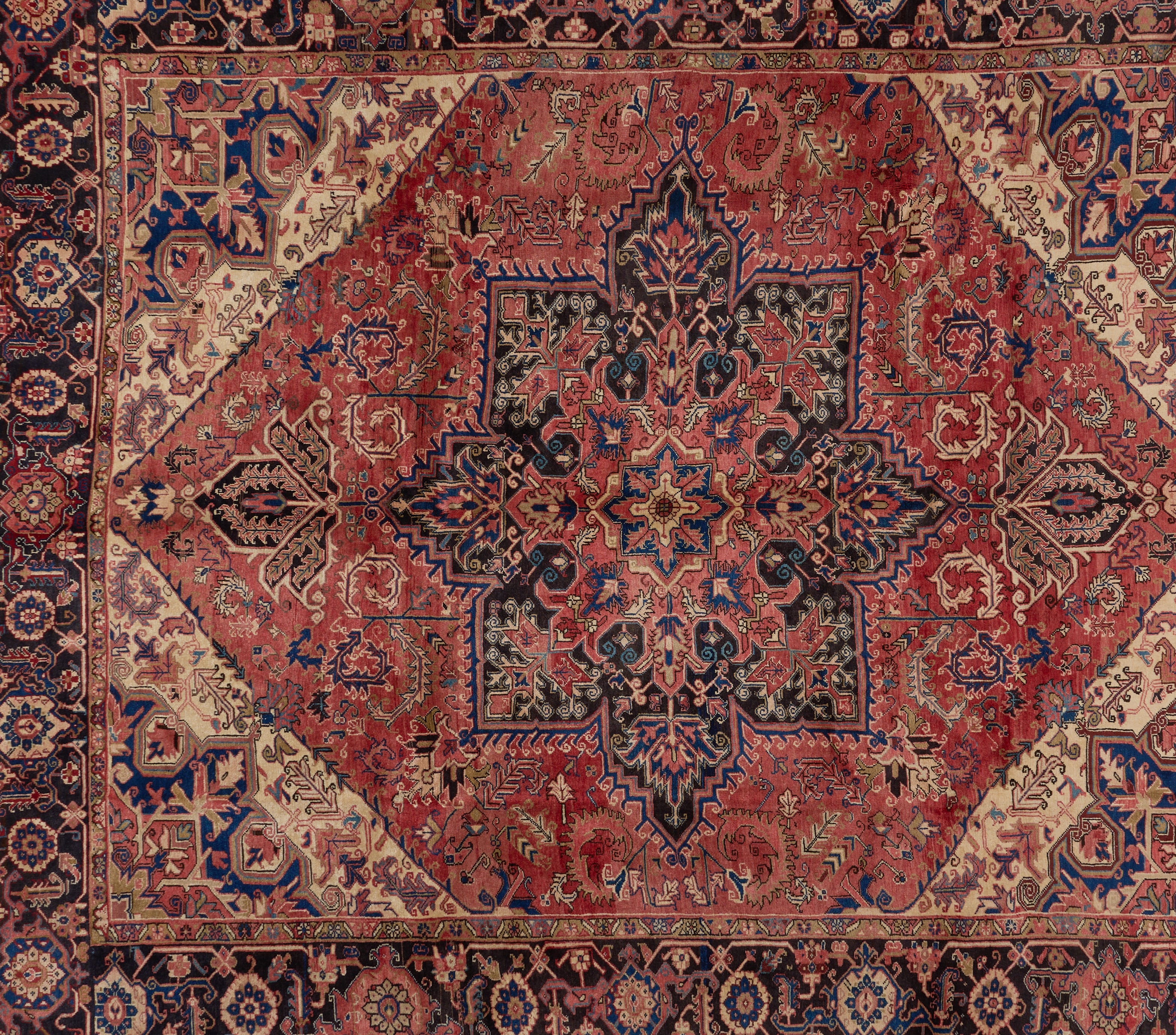 90083 Semi-Antiqie Persian Heriz circa 1960